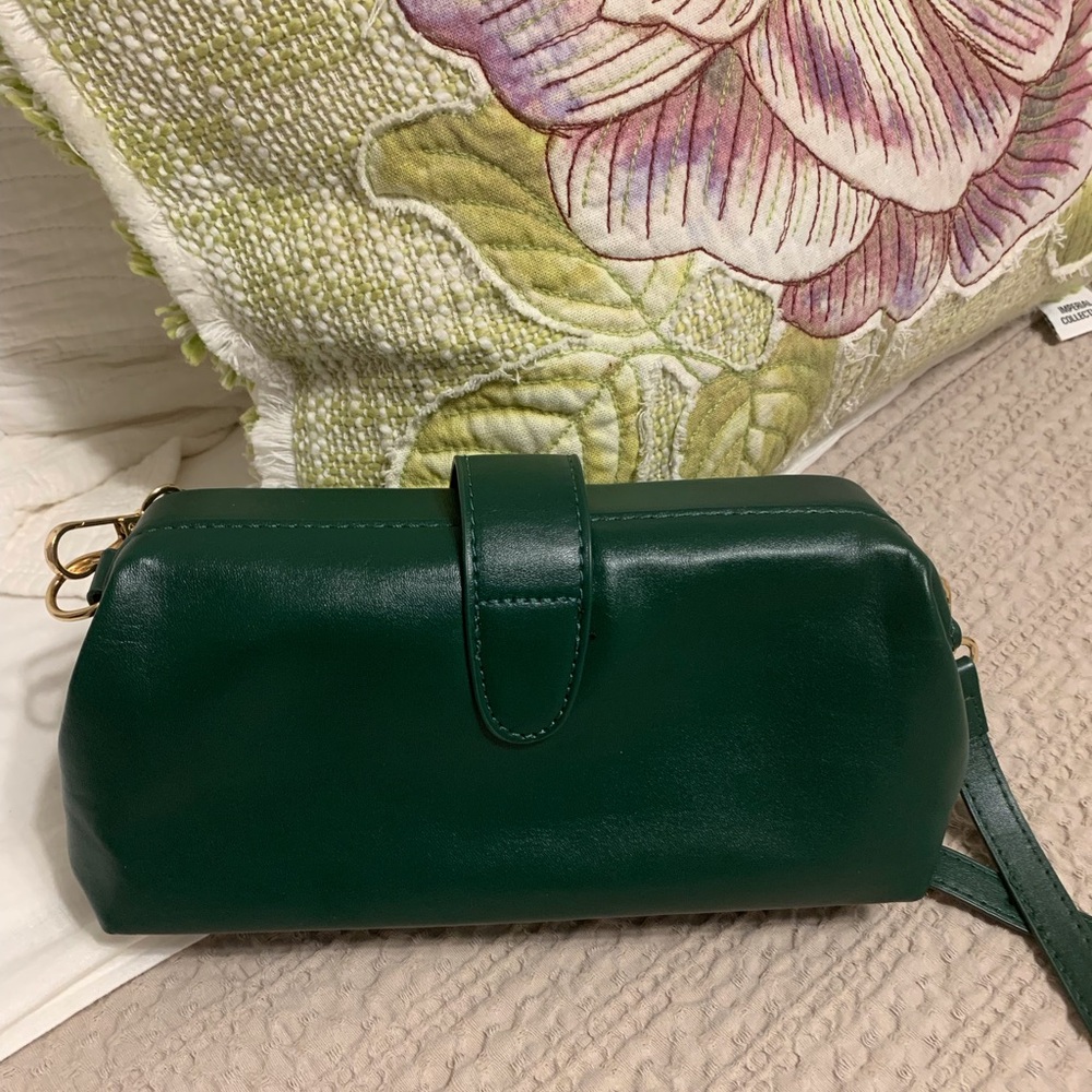 Small purse with crossbody strap.  Dark Green. New Without Tags - Picture 5 of 8
